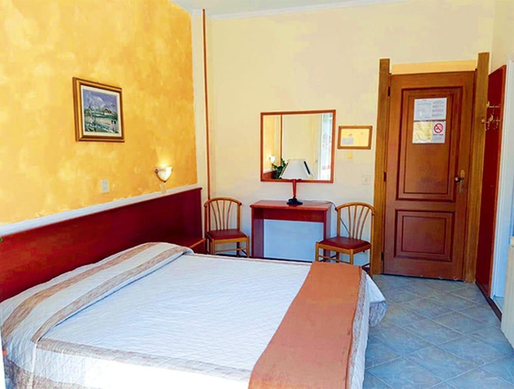 דיאנו מרינה Hotel Capri מראה חיצוני תמונה