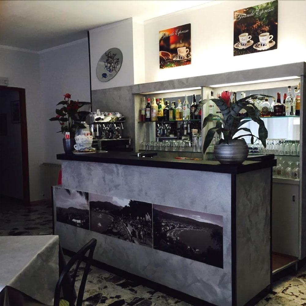 דיאנו מרינה Hotel Capri מראה חיצוני תמונה
