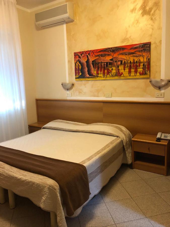 דיאנו מרינה Hotel Capri מראה חיצוני תמונה
