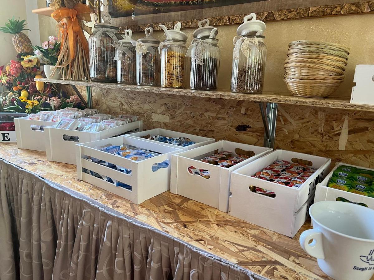 דיאנו מרינה Hotel Capri מראה חיצוני תמונה