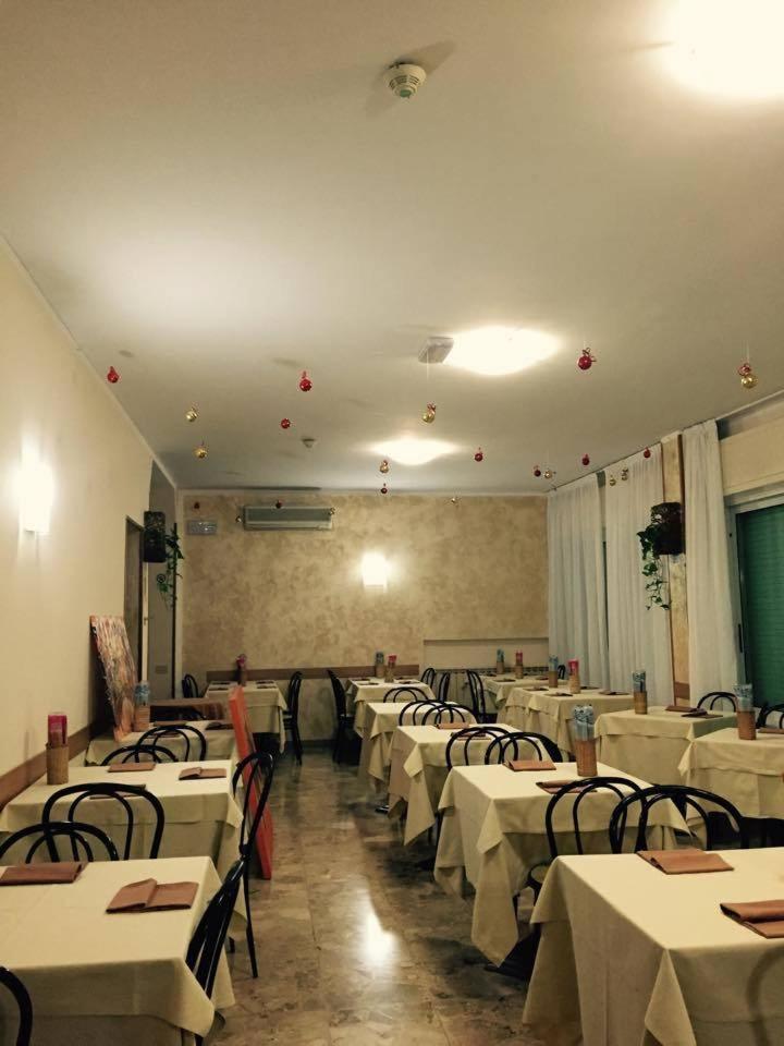 דיאנו מרינה Hotel Capri מראה חיצוני תמונה
