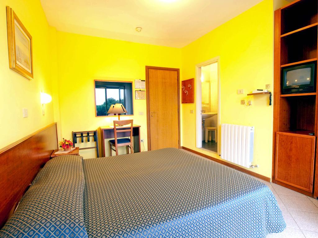דיאנו מרינה Hotel Capri חדר תמונה